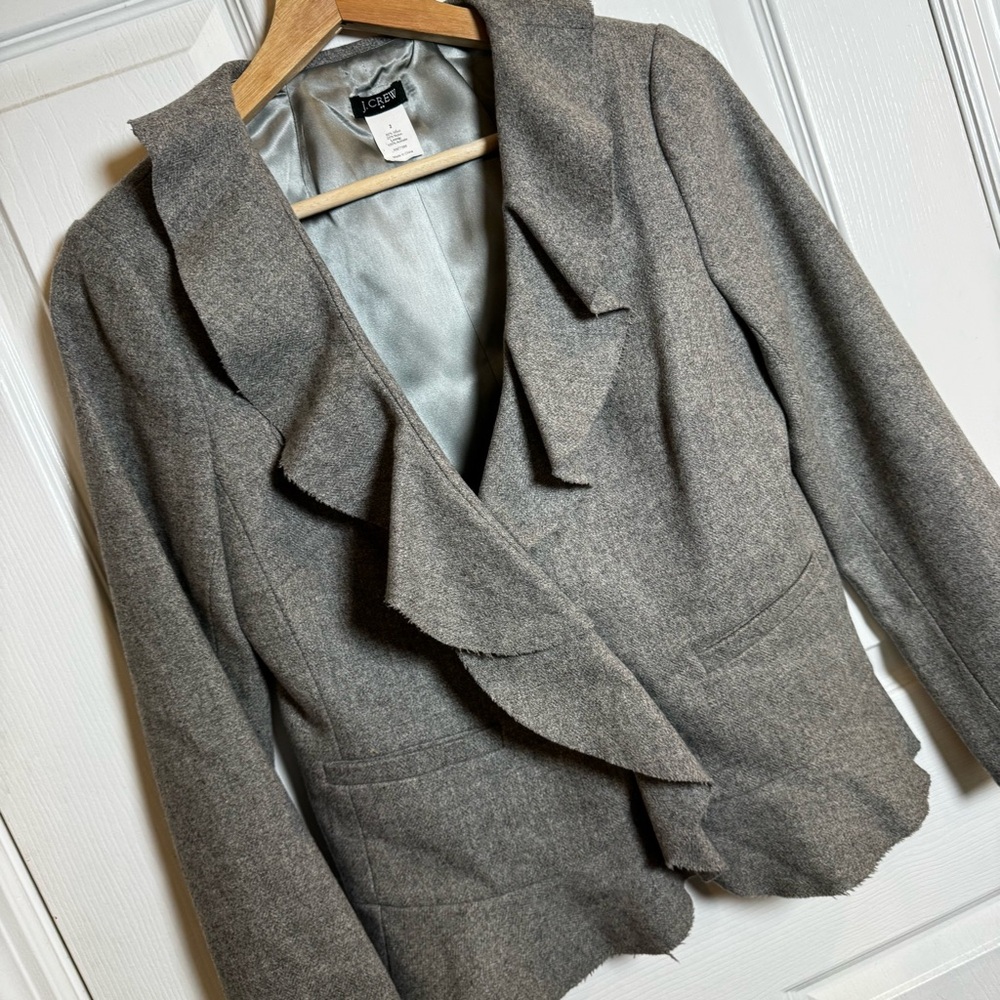 J.Crew Classic Gray Wool Ruffle Front Blazer Raw Edge Peplum Jacket Size 2 - Picture 4 of 10